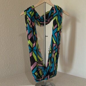 Geometric Pattern Infinity Scarf